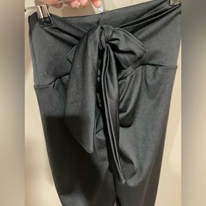 Ruched butt bow leggings